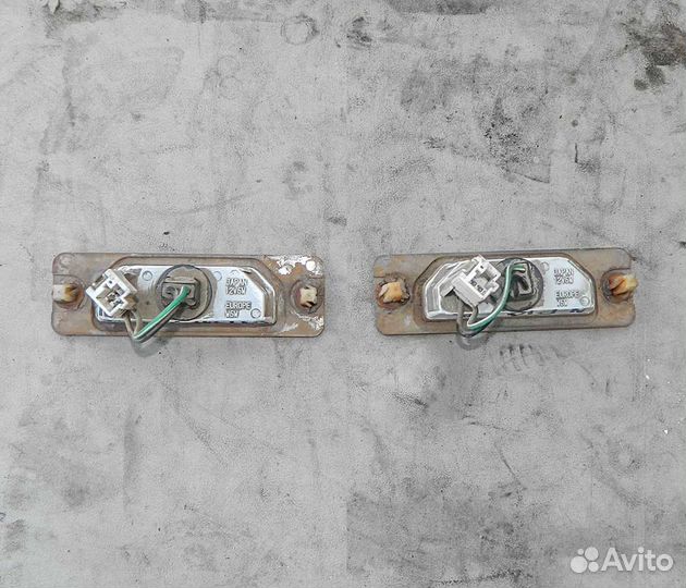 Плафон подсветки номера Nissan Primera P10