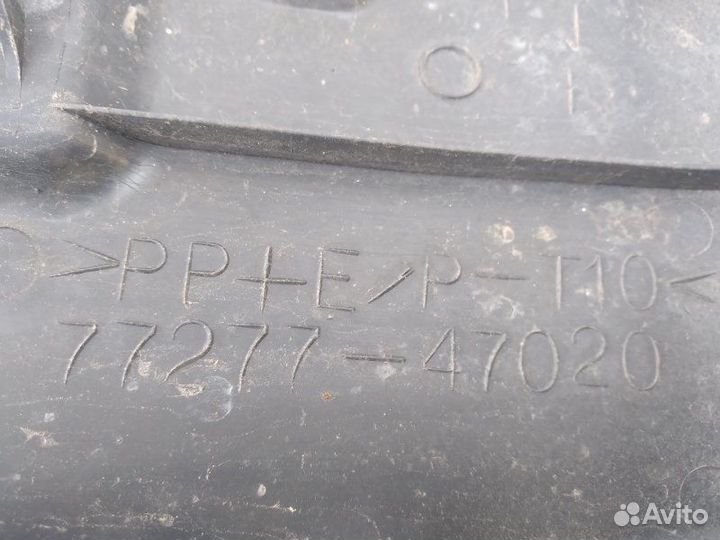 Подкрылок (локер ) задний левый Toyota Prius