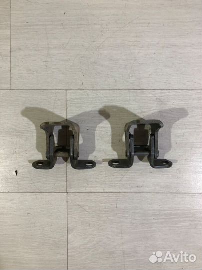 Петля двери перед лев cadillac BLS 1.9 дизель