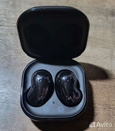 Беспроводные наушники samsung galaxy buds live