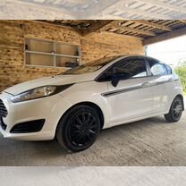 Ford Fiesta 1.6 MT, 2015, 121 000 км, с пробегом, цена 680 000 руб.