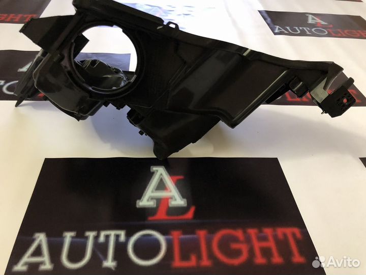 Корпус фары Lexus LX570 2012-2015 правый