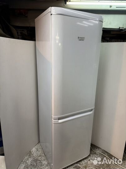 Холодильник Hotpoint Ariston