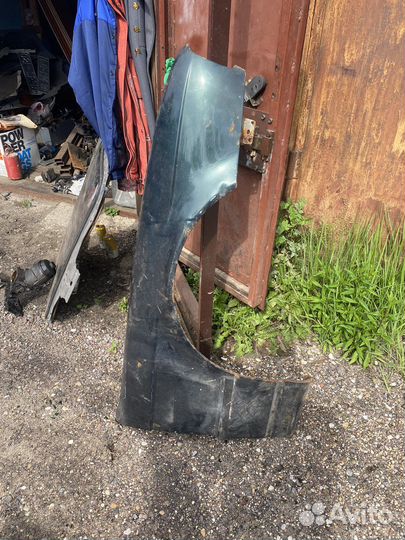 Крыло переднее левое,правое бмв е34