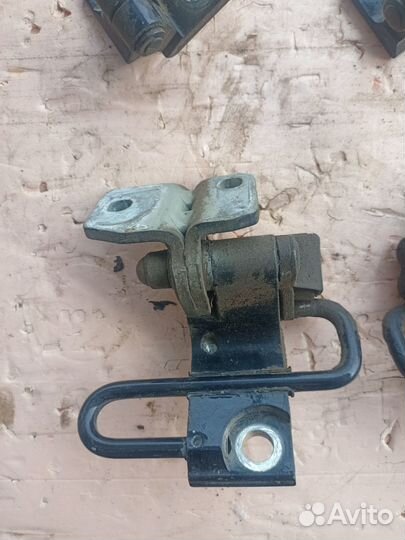 Петли двери VW Passat B6