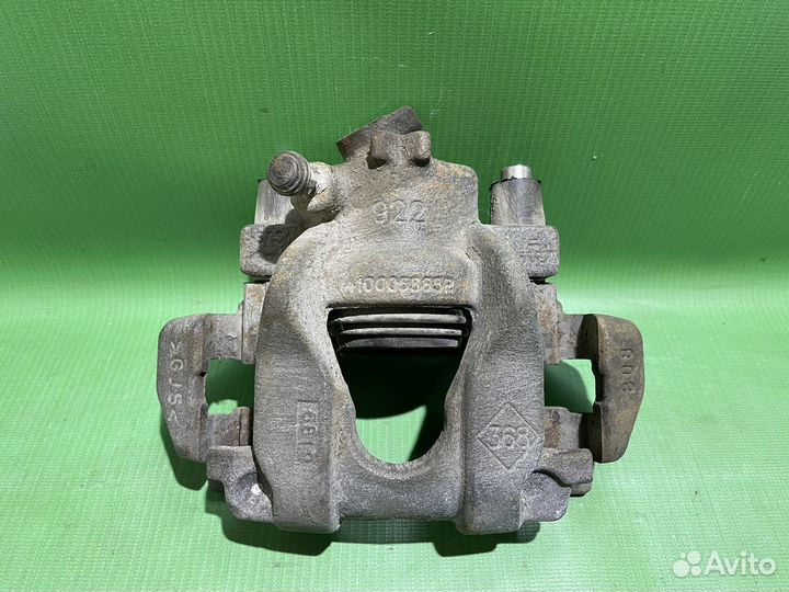 Суппорт передний правый Renault Logan 2 Sandero