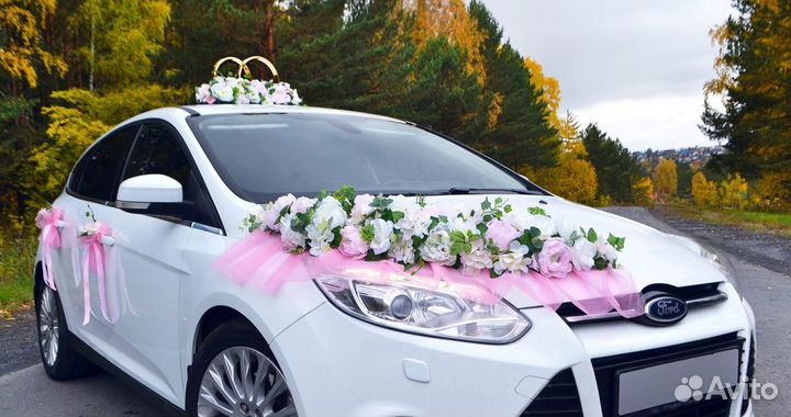 Свадебные украшения на автомобиль