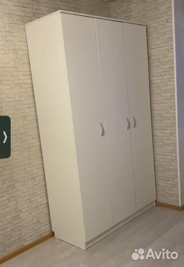 Шкаф распашной белый