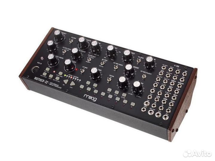 Moog Mother-32 синтезатор