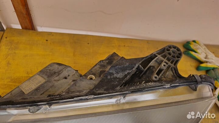 Фара передняя левая mercedes С204