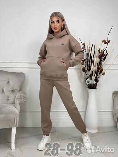 Спортивный костюм женский