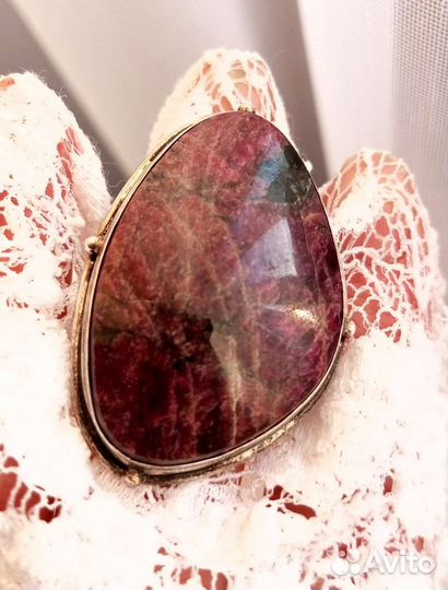 Кольцо с натуральным крупным камнем