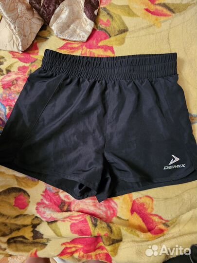Спортивные шорты