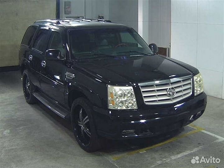 Обшивка двери багажника Cadillac Escalade