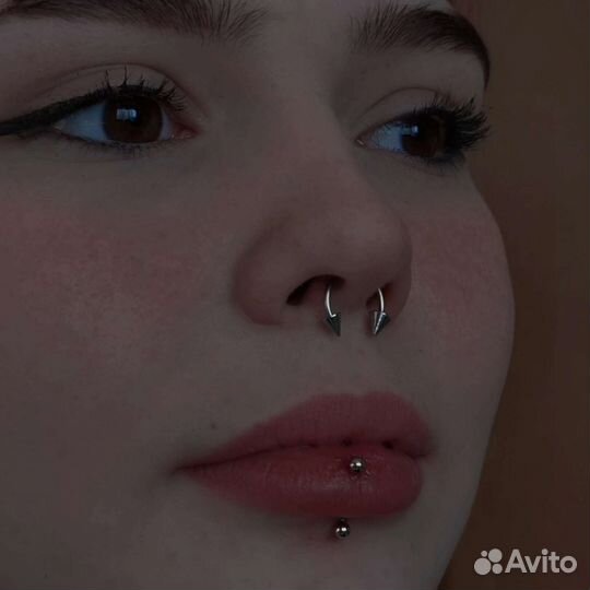 Мастер пирсинга