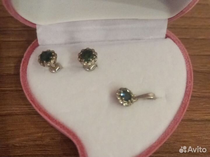 Серебряный набор с голубыми топазами