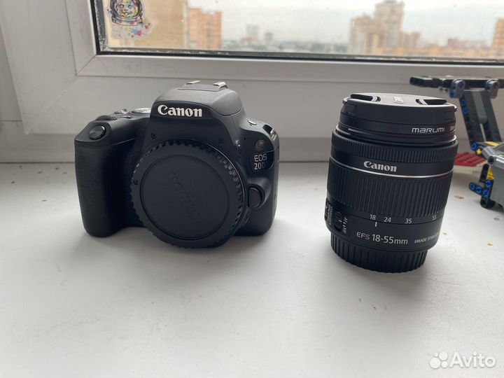 Зеркальный фотоаппарат Canon 200d
