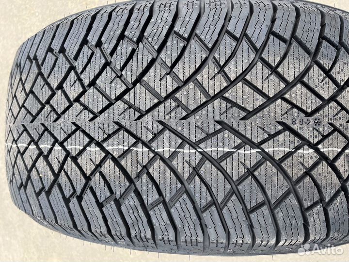 Nokian Tyres Hakkapeliitta R5 SUV 275/55 R20 117R