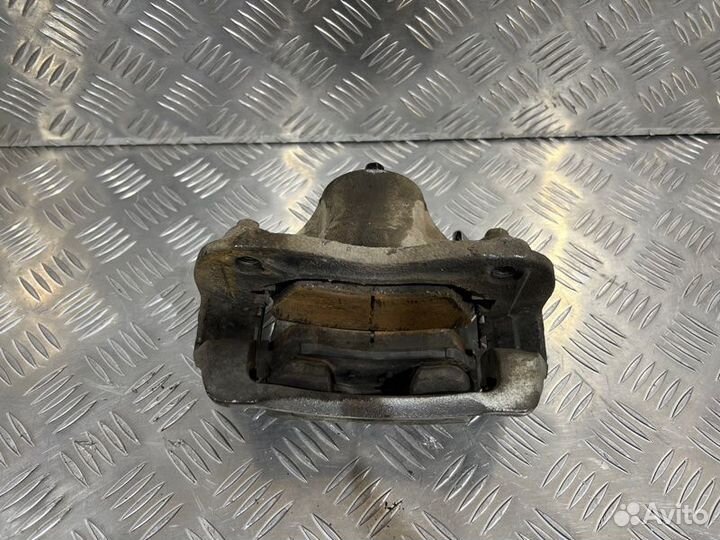 Суппорт передний правый Kia Rio 3