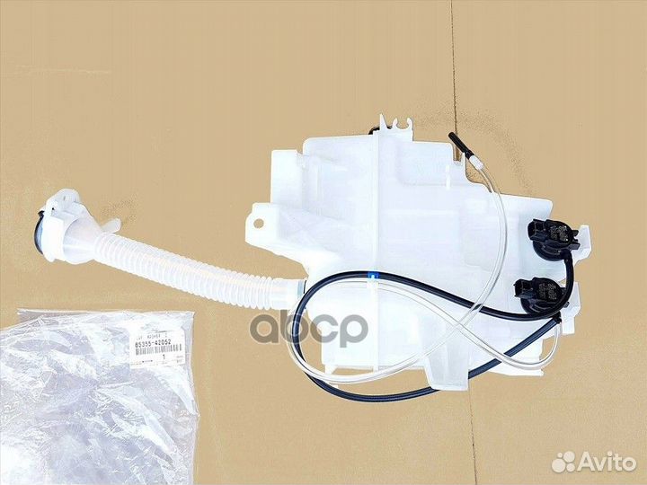 Бaчoк cтeклooмывaтeля 8535542052 toyota