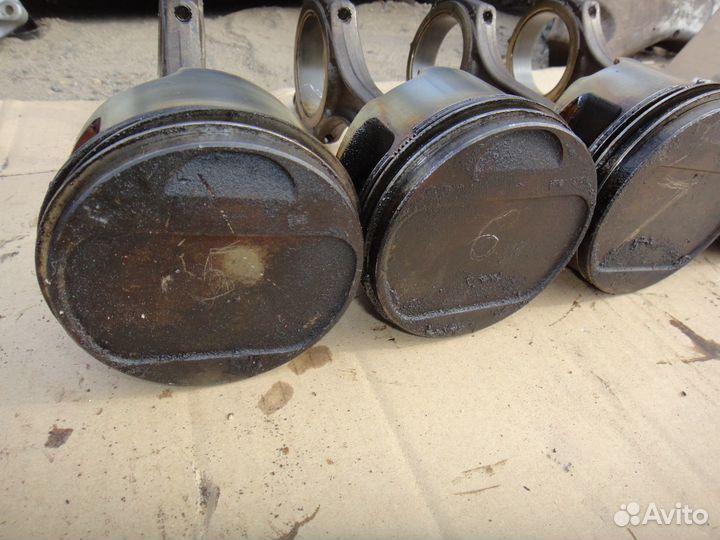 Поршень с шатуном таурег 4.2 AXQ