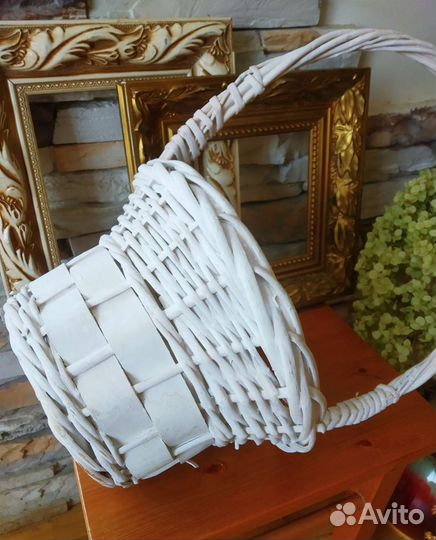 Корзинка плетёная из ивы белая