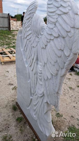Памятник,скульптура из белого мрамора