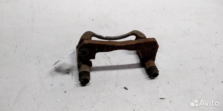 Скоба суппорта переднего Toyota Picnic XM10