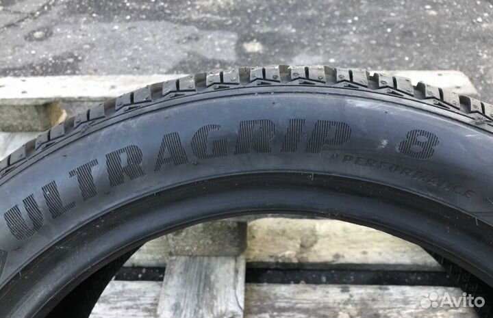 Goodyear UltraGrip 8 Performance 215/50 R17 95V