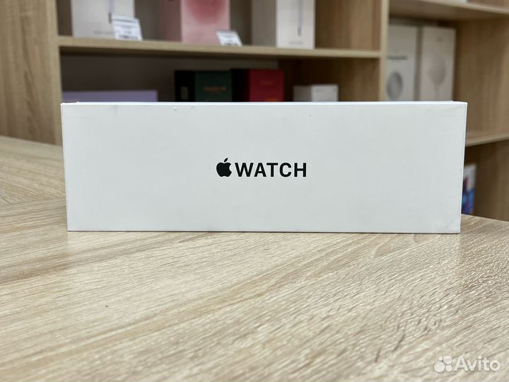 Apple Watch SE (2nd Gen) 2023. 40mm Starlight Loop