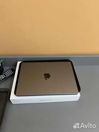 Apple macbook pro 14 m2
