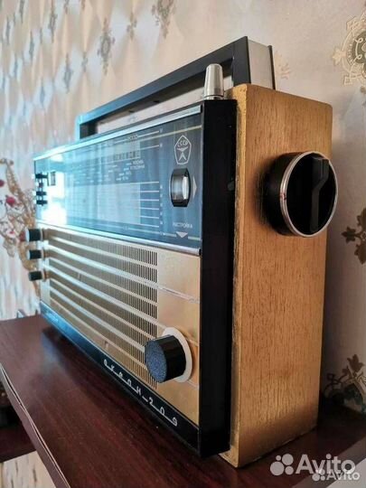 Ретро-приемник ''Океан - 209 '' с фм и 3 Мгц. СССР