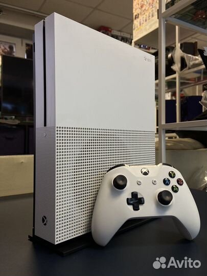 Xbox One S 500Gb + Вертикальная подставка