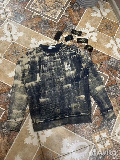 Stone island hand corrosion