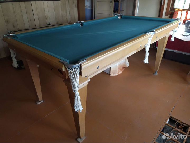 Бильярдный стол
