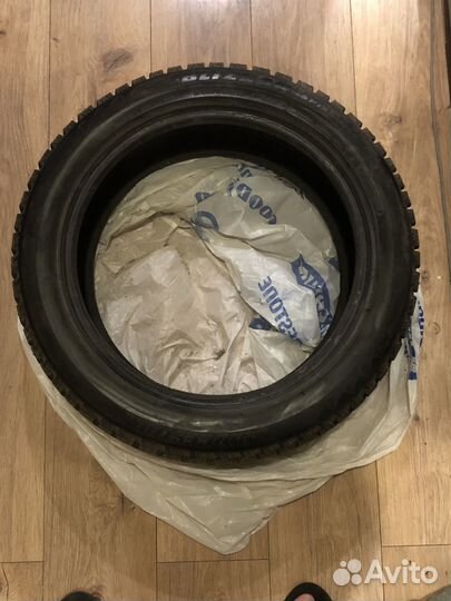 Bridgestone Blizzak Spike-01 215/50 R17 91T