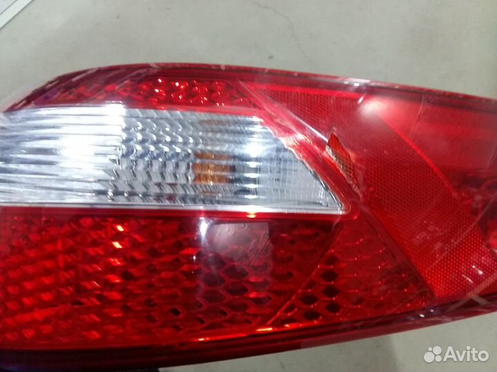 KIA RIO Фонарь задний правый