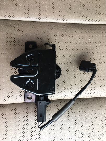 Замок капота (новый)