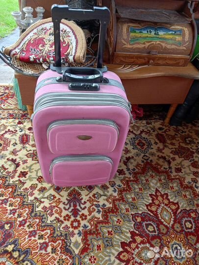Чемодан на колесах детский