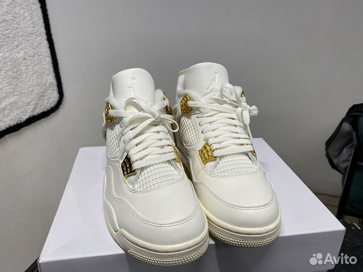 Air Jordan 4 White & Gold