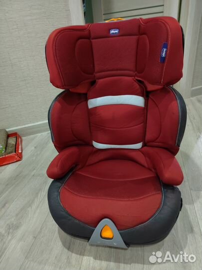 Автомобильное кресло chicco