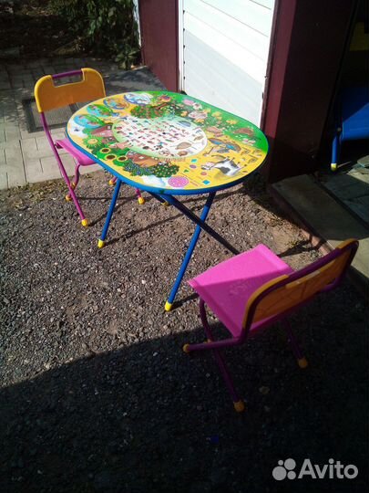 Детский стол и стулья складные