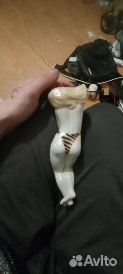 Фарфоровая статуэтка женщины