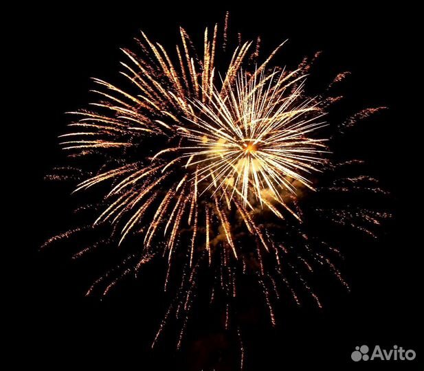 Салюты и фейерверки