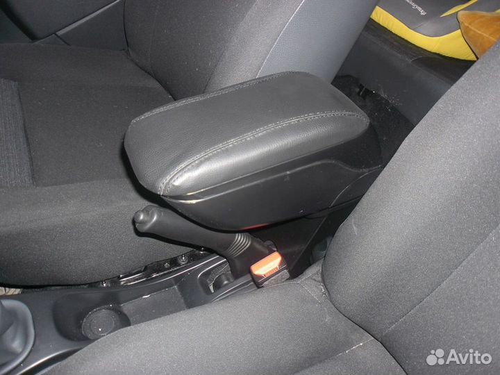 Подлокотник Nissan Terrano 2014 Renault Duster