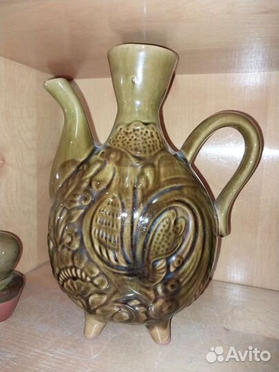 Керамика : кувшины и другие изделия