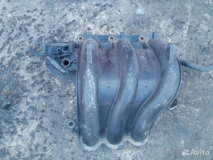 Коллектор впускной Skoda Fabia 1.2 i