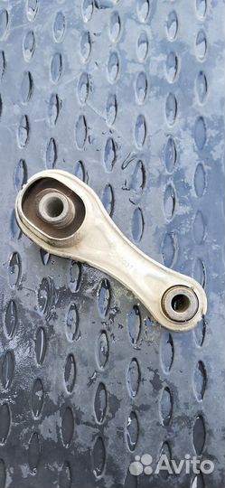 Опора двигателя нижняя подушка renault LADA