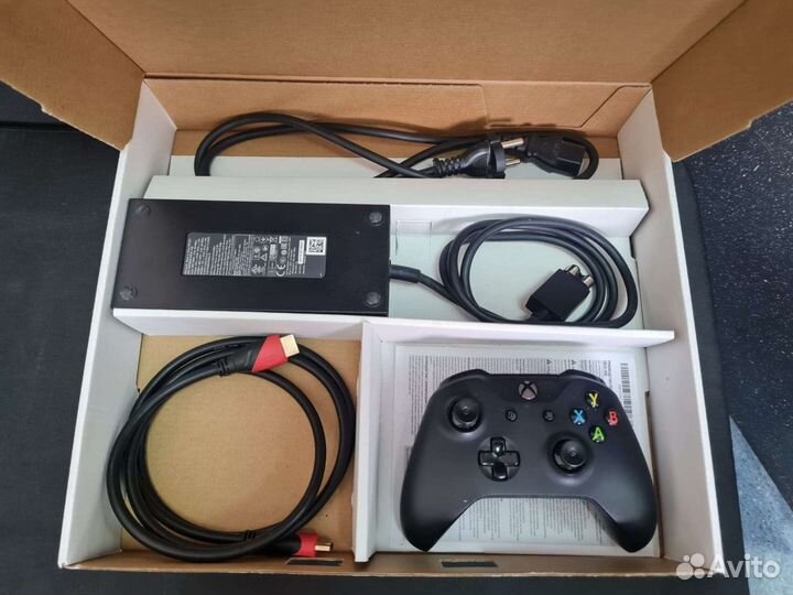 Xbox One с документами и коробкой