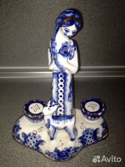 Фарфоровый подсвечник Гжель